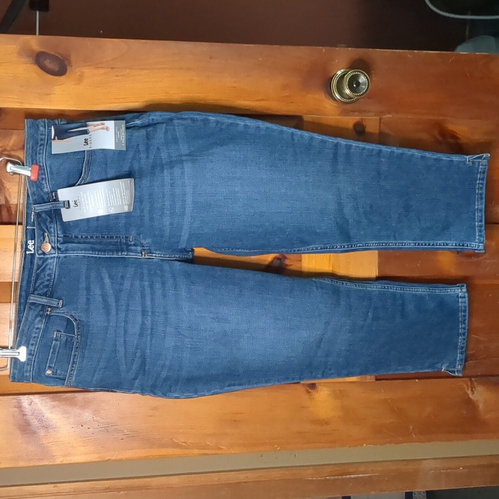 LEE* RIDERS mid rise denim capris 5 pocket zip/button fly front side slit detail